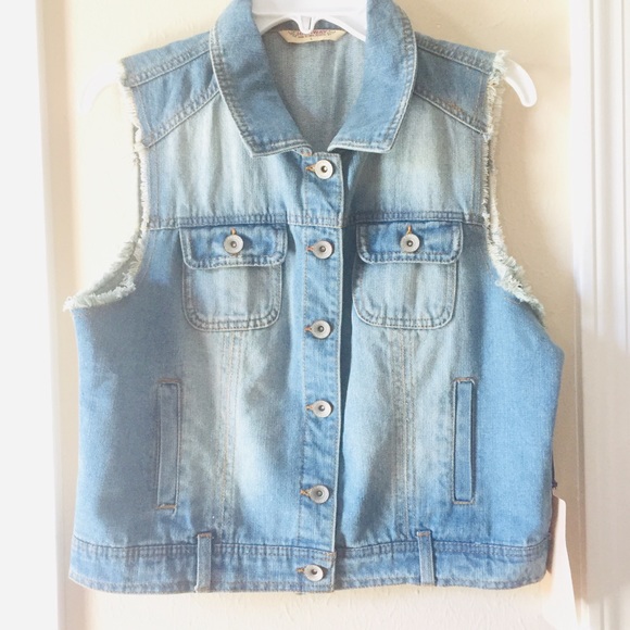 Denim vest with lace back detail - Picture 2 of 9
